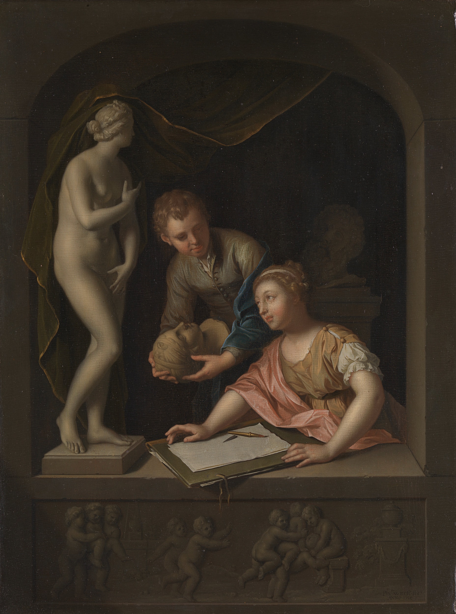 Een tekenares en een jongen bij een beeld van Venus by Pieter van der Werff