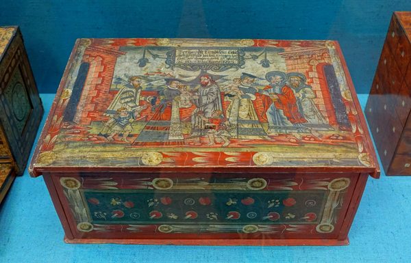 Casket, probably Southern Germany, c. 1560-1570, wood, bismuth-painted - Germanisches Nationalmuseum - Nuremberg, Germany - DSC03104 by Daderot